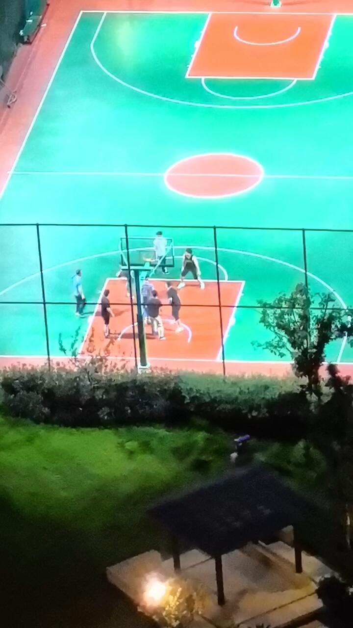 老婆问我怎么不去一起打球, 五秒后她惊住了 配图 1